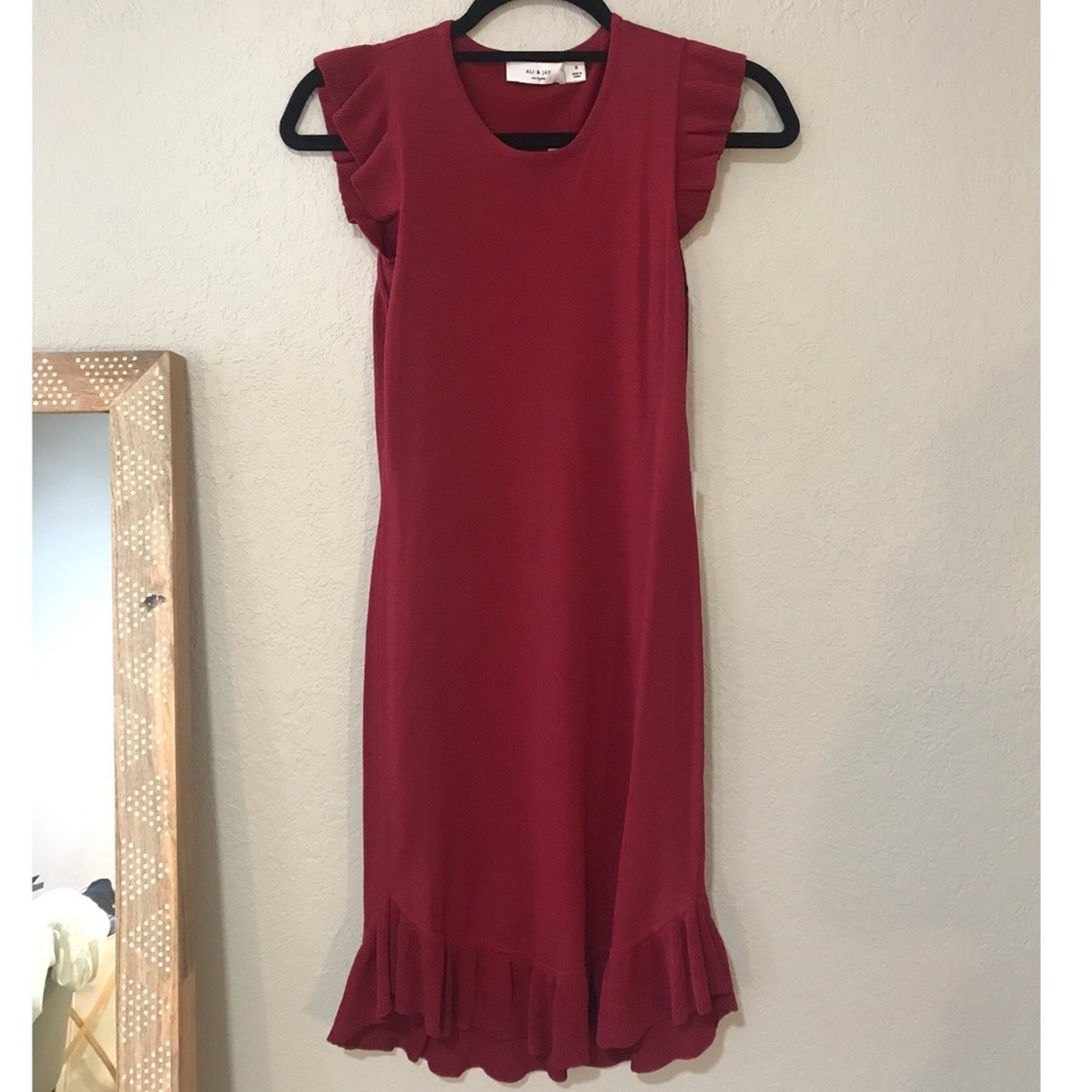 NWT Ruffled Body-con Dress 😍 - Picture 3 of 4